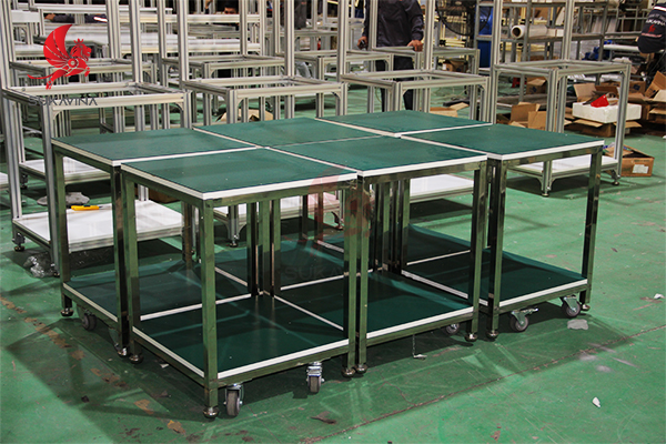 Bàn thao tác inox lùn di động